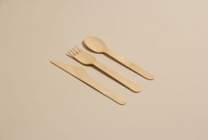 Wooden cutlery for a sustainable event